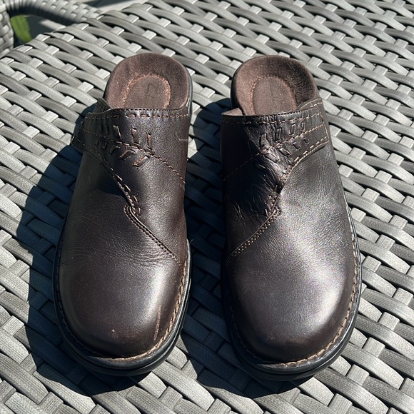 Clarks Shoes - Picture 3 of 11